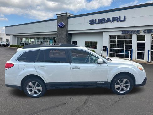 Used 2014 Subaru Outback 2.5i Limited w/ Moonroof Package AWD/4WD image 8