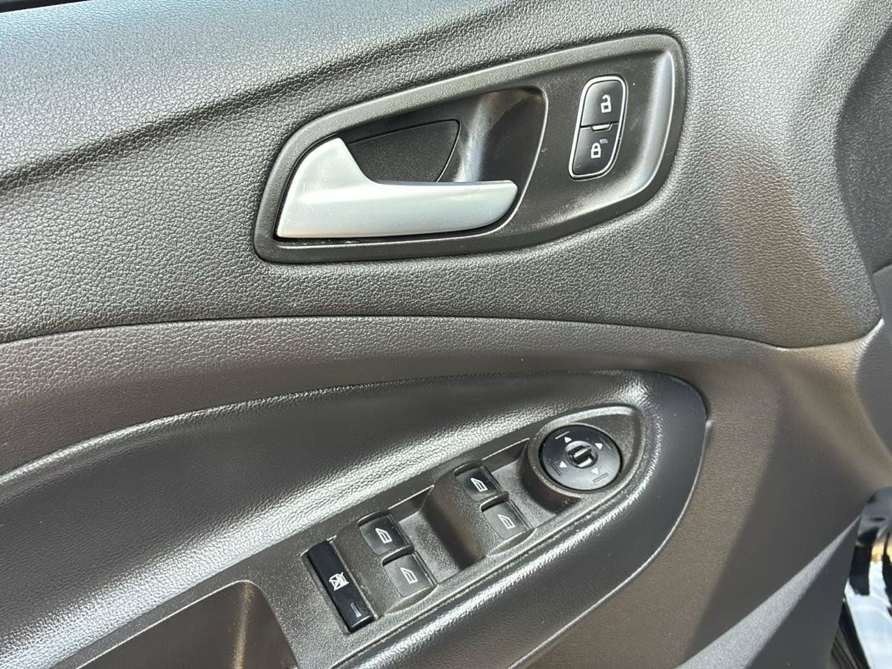 Used 2018 Ford Escape SE w/ SE Sync 3 Package FWD image 18