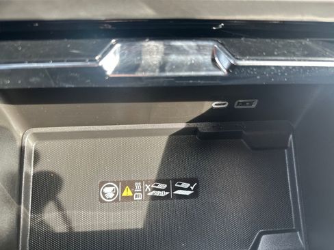 Used 2025 GMC Yukon XL Denali AWD/4WD image 72
