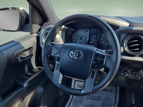 Used 2019 Toyota Tacoma TRD Off-Road image 12