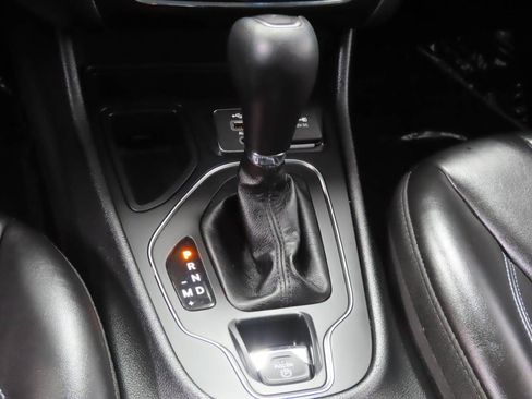 Used 2020 Jeep Cherokee Latitude Plus FWD image 11