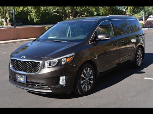 Used 2016 Kia Sedona SX image 3