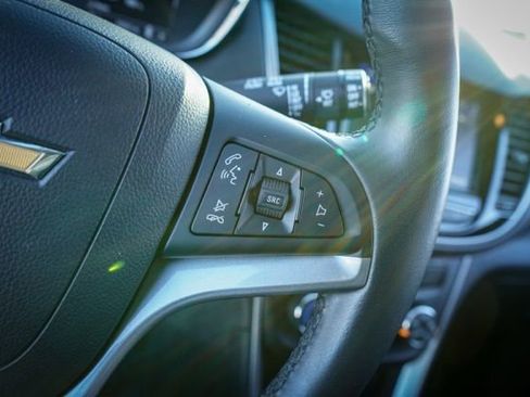 Used 2020 Chevrolet Trax LT w/ LT Convenience Package image 24