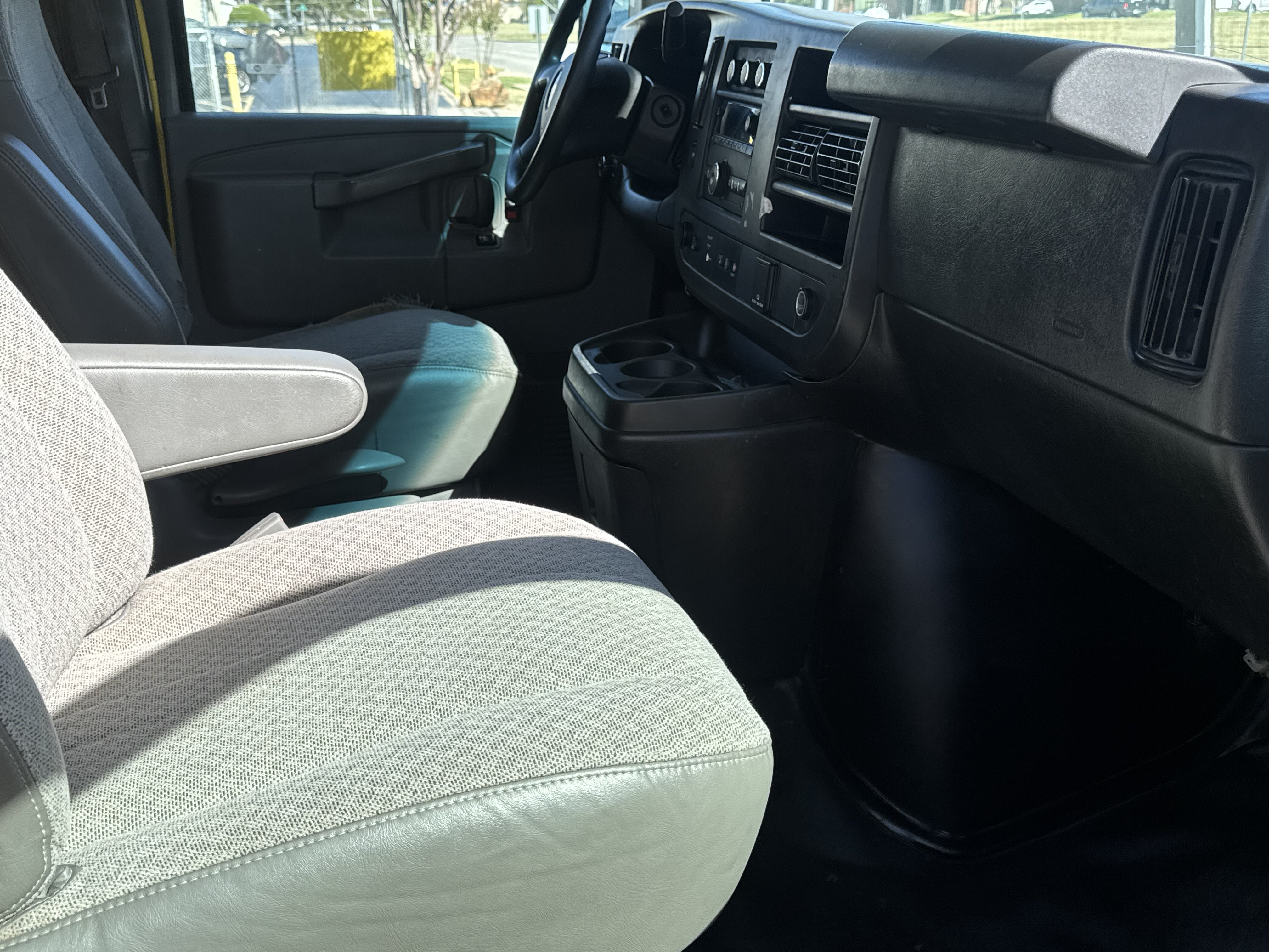 Used 2019 Chevrolet Express 2500 RWD image 10