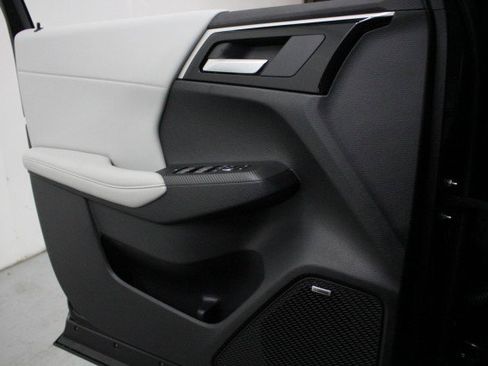 New 2025 Mitsubishi Outlander SE image 15