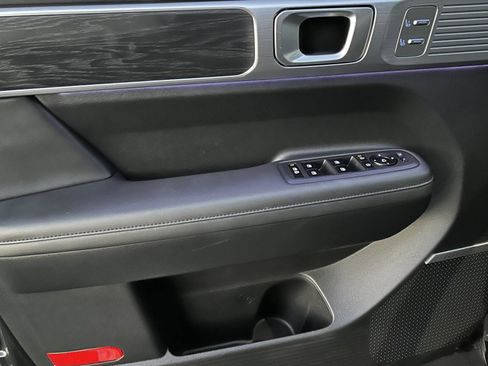 Used 2024 Hyundai Santa Fe Limited image 11