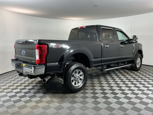 Used 2017 Ford F350 XLT w/ XLT Premium Package AWD/4WD image 4