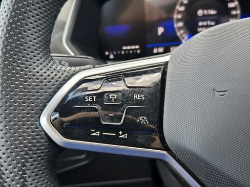 Used 2023 Volkswagen Tiguan SE R-Line image 23