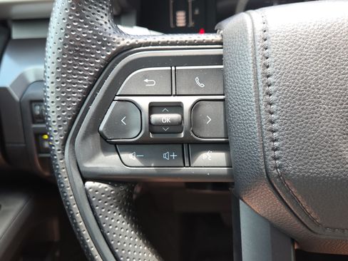 Certified 2025 Toyota Tacoma SR5 AWD/4WD image 26