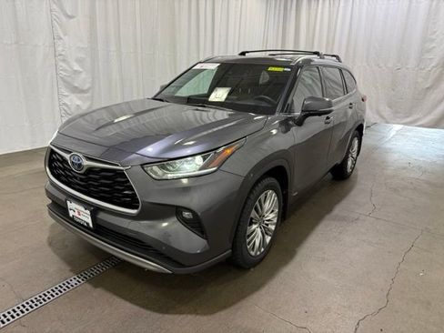 Certified 2024 Toyota Highlander Platinum AWD/4WD image 6