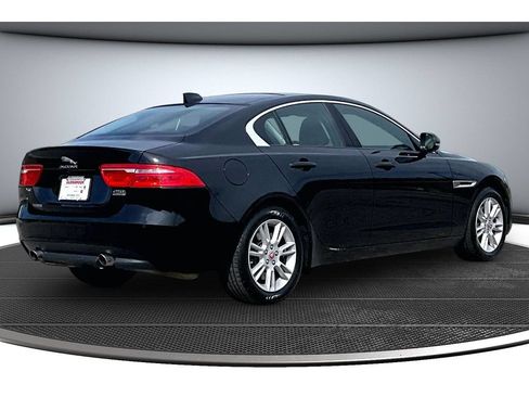 Used 2018 Jaguar XE Premium AWD/4WD image 18