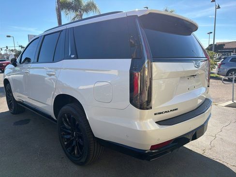 Certified 2023 Cadillac Escalade Sport Platinum w/ LPO, ONYX Package image 4