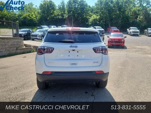 Used 2025 Jeep Compass Latitude AWD/4WD image 4