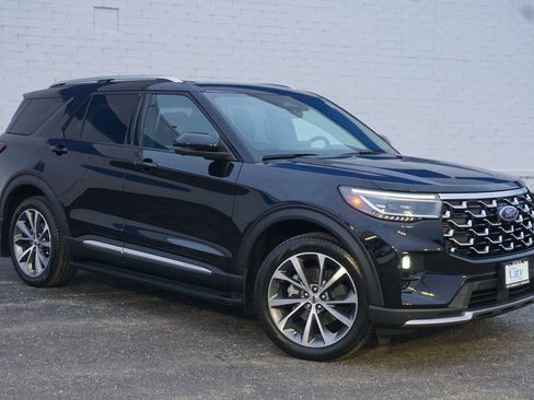 Used 2025 Ford Explorer Platinum w/ Ultimate Package image 3