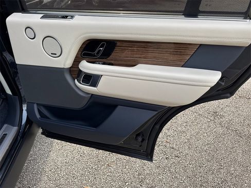 Used 2019 Land Rover Range Rover Long Wheelbase Supercharged image 16