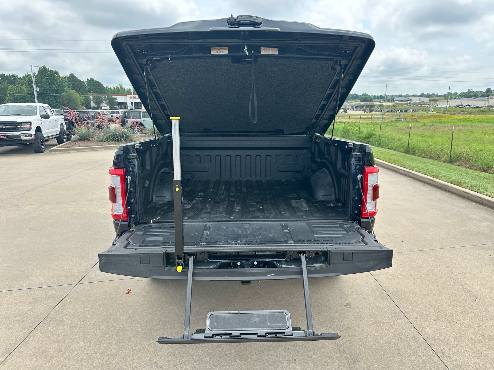 Used 2023 Ford F150 Lariat w/ Equipment Group 502A High AWD/4WD image 23