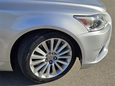 Used 2016 Lexus LS 460 AWD image 6