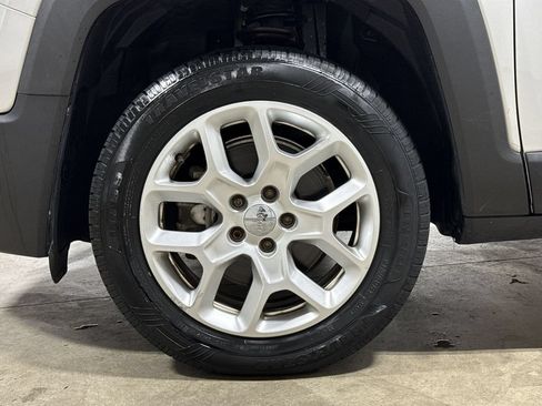 Used 2015 Jeep Renegade Latitude AWD/4WD image 26