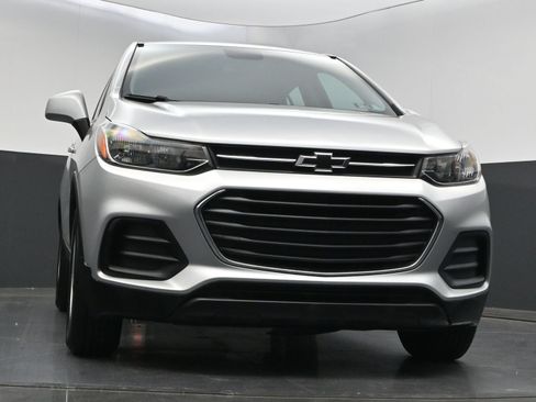 Used 2020 Chevrolet Trax LS FWD image 31