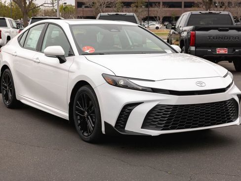 New 2026 Toyota Camry SE FWD image 3