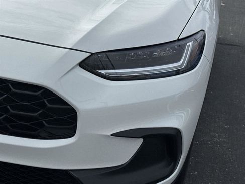 Used 2025 Honda HR-V LX image 9