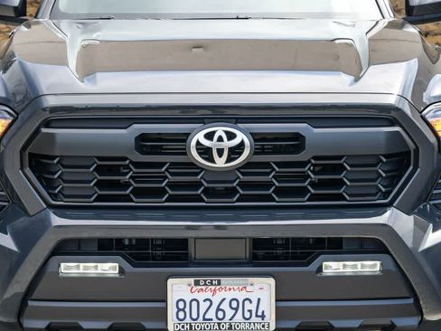 Used 2025 Toyota Tacoma TRD Off-Road image 5