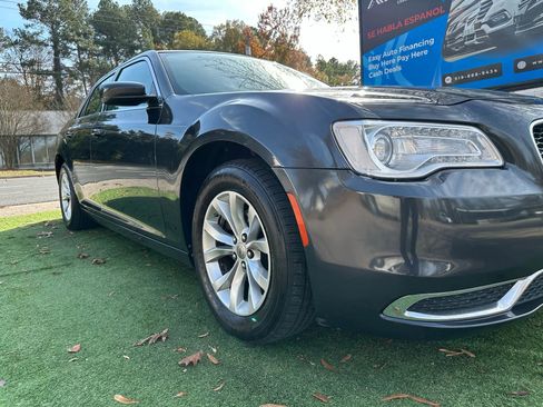 Used 2016 Chrysler 300 Limited image 31