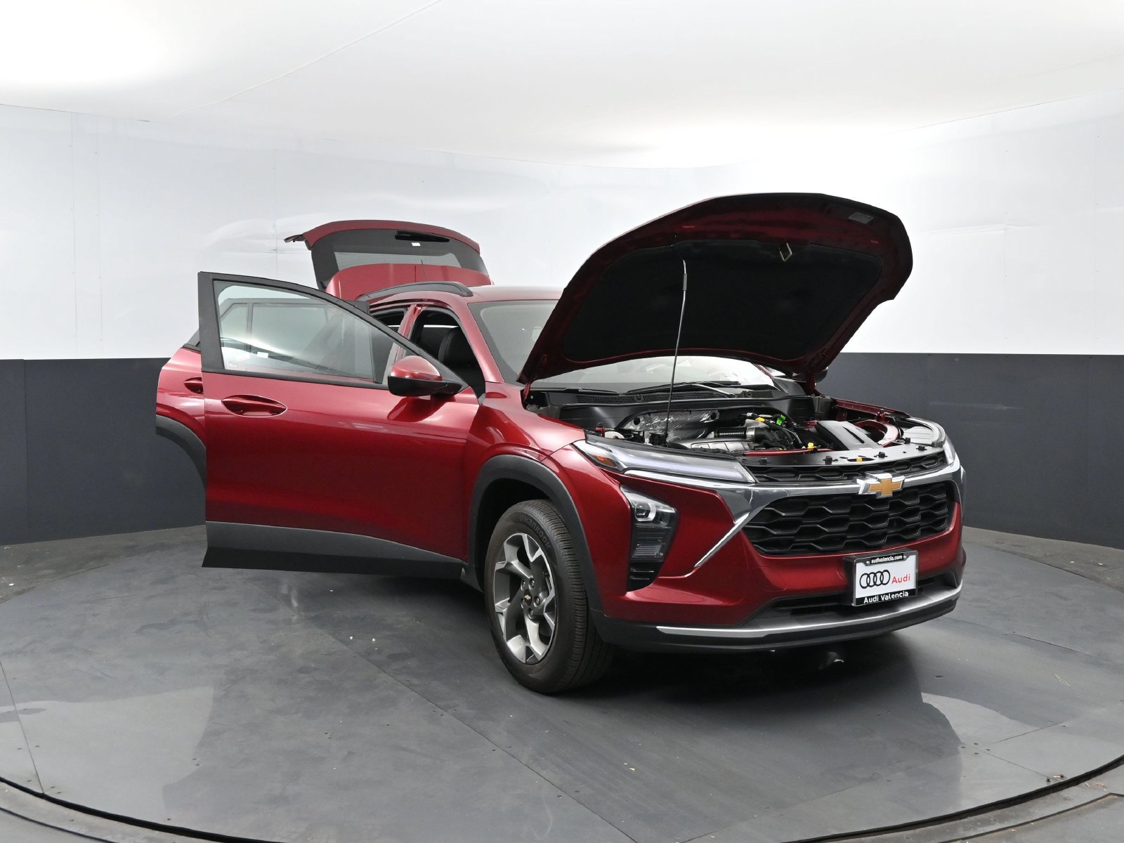 Used 2025 Chevrolet Trax LT FWD image 26