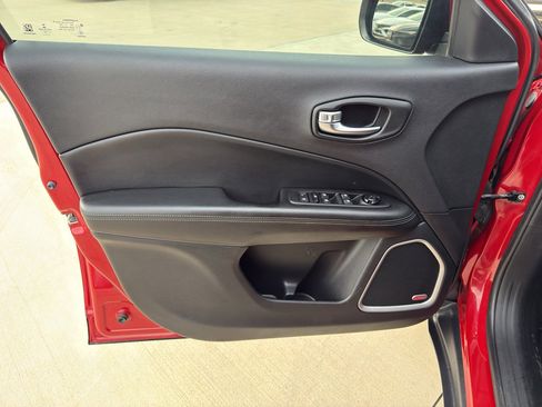 Used 2019 Jeep Compass High Altitude image 9