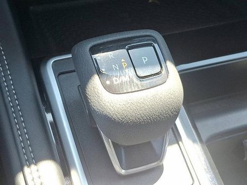 Used 2024 Nissan Pathfinder Platinum image 15