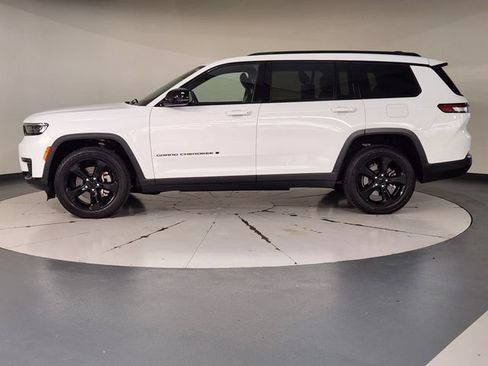 Used 2021 Jeep Grand Cherokee L Laredo RWD image 5