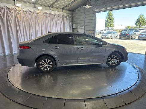 Used 2021 Toyota Corolla LE FWD image 4