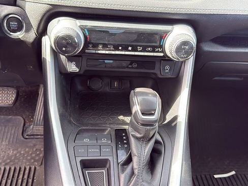 Used 2021 Toyota RAV4 XLE Premium image 10