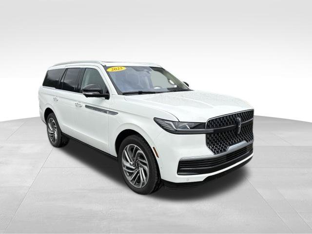 Used 2025 Lincoln Navigator Reserve AWD/4WD image 8