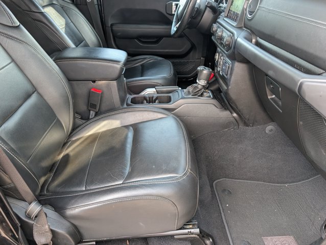 Used 2019 Jeep Wrangler Unlimited Sahara w/ Uconnect 4C Nav & Sound Group AWD/4WD image 28