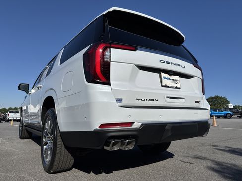 New 2026 GMC Yukon XL Denali w/ Sun & Power Step Package AWD/4WD image 8