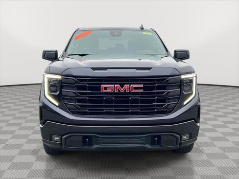 Used 2022 GMC Sierra 1500 Elevation image 2