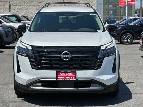 New 2026 Nissan Pathfinder SL FWD image 11