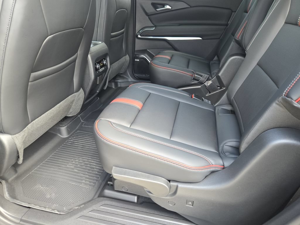 New 2027 Chevrolet Traverse RS w/ LPO, Floor Liner Package FWD image 22