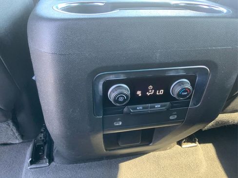 Used 2023 Chevrolet Suburban LT image 18