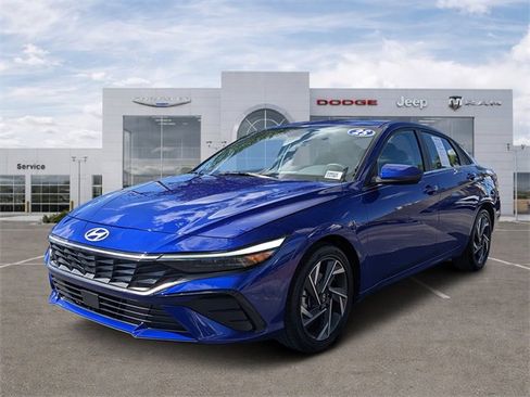 Used 2025 Hyundai Elantra SEL image 5