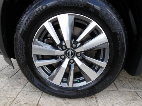 Certified 2023 Nissan Pathfinder SL w/ Black Appearance Package image 15