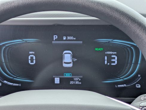 Certified 2025 Kia Niro LX FWD image 28