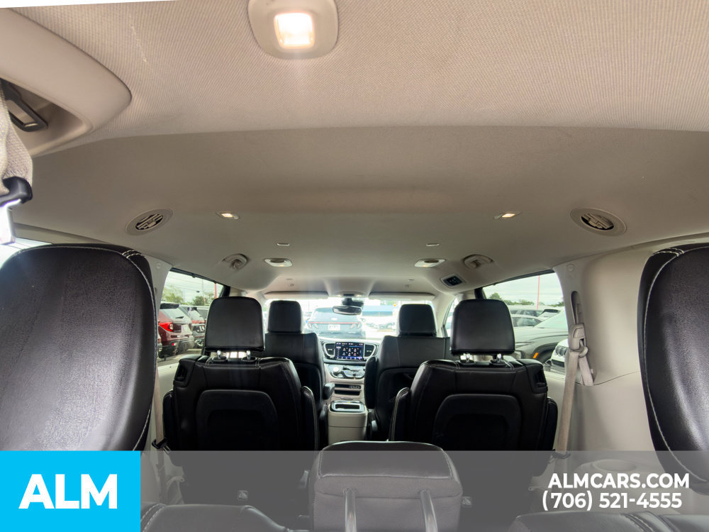 Used 2023 Chrysler Pacifica Touring-L FWD image 21