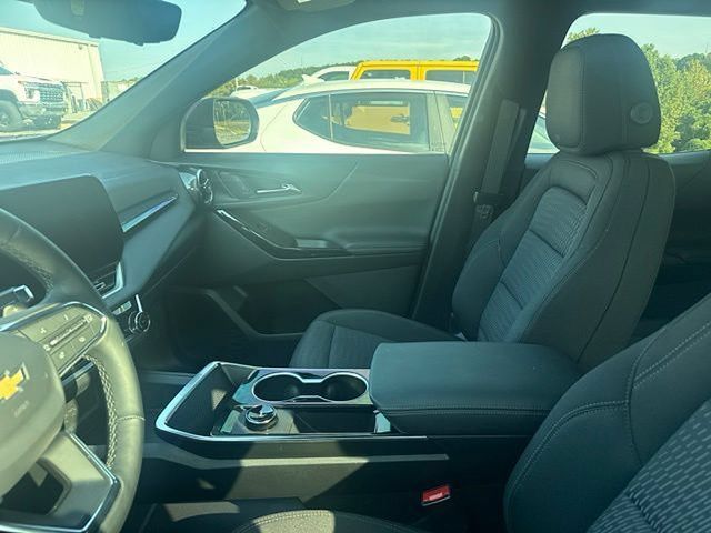 Used 2026 Chevrolet Equinox LT w/ Safety and Technology Package FWD image 8