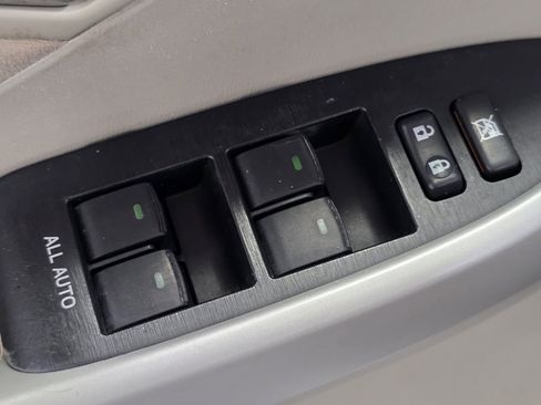 Used 2013 Toyota Prius Three w/ Solar Roof Pkg image 22