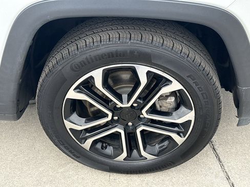 Used 2023 Jeep Compass Limited image 28