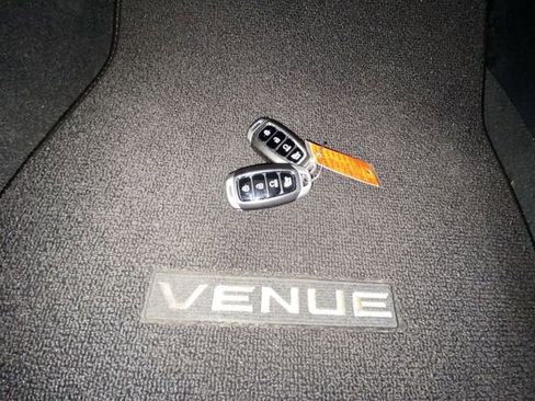 Used 2024 Hyundai Venue SEL image 29