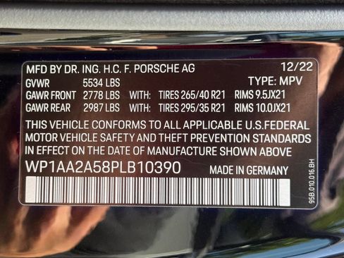 Certified 2023 Porsche Macan Turbo AWD/4WD image 36