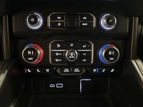 Used 2022 GMC Yukon XL AT4 image 29